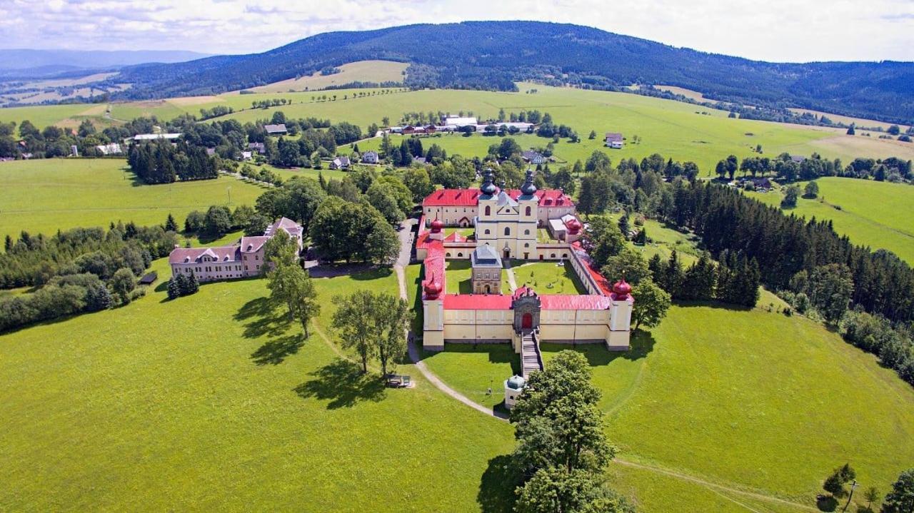 Hotel Zlata Labut Králíky Exteriör bild